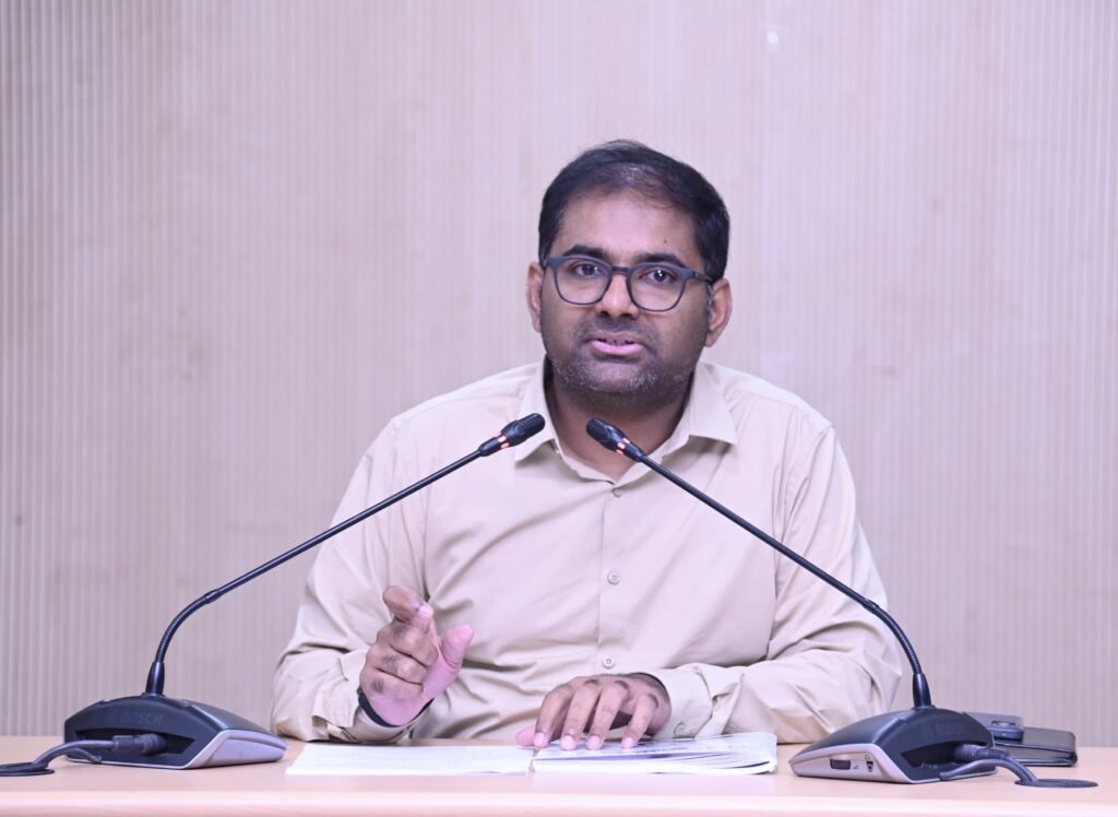మధ్యవర్తులను నమ్మవద్దు – ప్రజల సమస్యలకు నేరుగా పరిష్కారం: పెద్దపల్లి జిల్లా కలెక్టర్ కోయ శ్రీ హర్ష