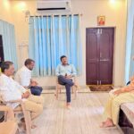కౌన్సిలర్ ఒగ్గు రమేష్‌ను పరామర్శించిన కాజీపేట ఏసీపీ ప్రశాంత్ రెడ్డి