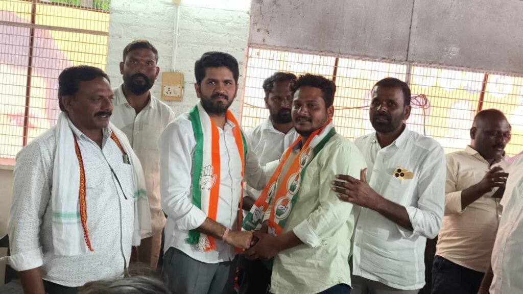 హుజురాబాద్‌లో బీఆర్ఎస్, బీజేపీలకు బిగ్ షాక్: కాంగ్రెస్ పార్టీలో భారీ చేరికలు