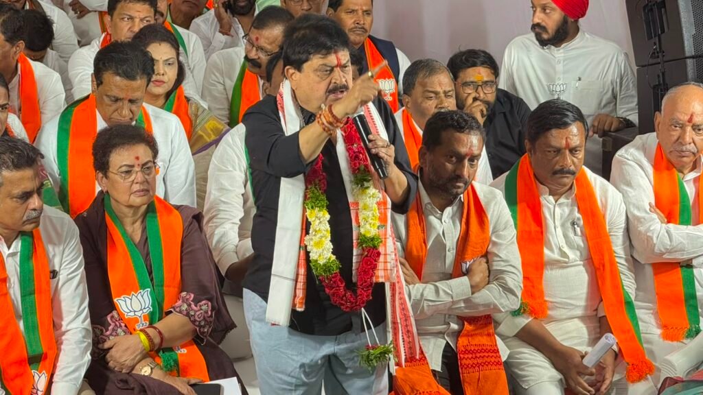 15 వేల కోట్ల ఫీజు రీయింబర్స్‌మెంట్ బకాయిలు విడుదల చేయాలి