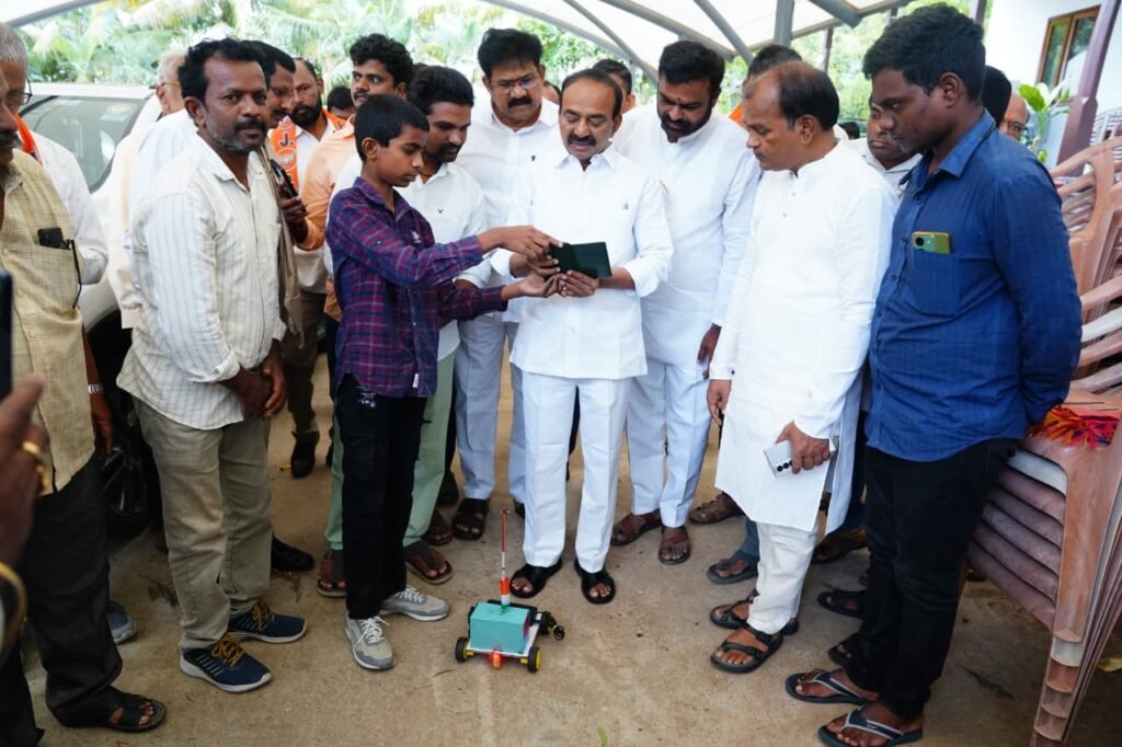 కరీంనగర్ బాల మేధావి శ్రీ సృష్టి సాయి సాంకేతిక ప్రతిభ అభినందనీయం: ఎంపీ ఈటల రాజేందర్