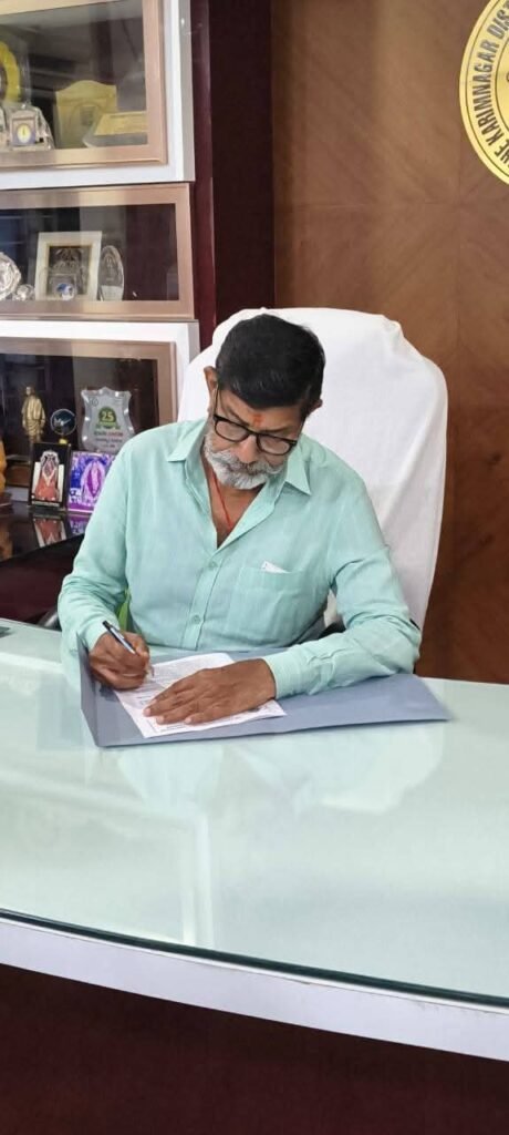 కరీంనగర్ కేంద్ర సహకార బ్యాంక్ చైర్మన్‌గా కొండూరు రవీందర్ రావు పునఃబాధ్యతల స్వీకరణ