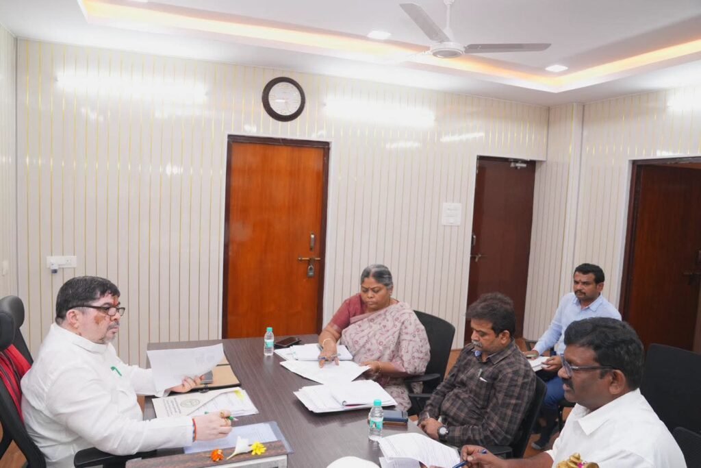 బీసీ సంక్షేమ పథకాలు, గురుకులాల పనితీరుపై మంత్రి పొన్నం ప్రభాకర్ సమగ్ర సమీక్ష
