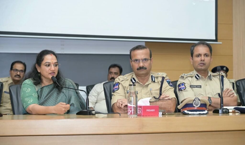 గణేశ్‌ నిమజ్జనాలు ప్రశాంతంగా, సురక్షితంగా జరగాలి: అధికారులకు సైబరాబాద్ సీపీ డా. ఎం. రమేశ్‌ ఆదేశాలు