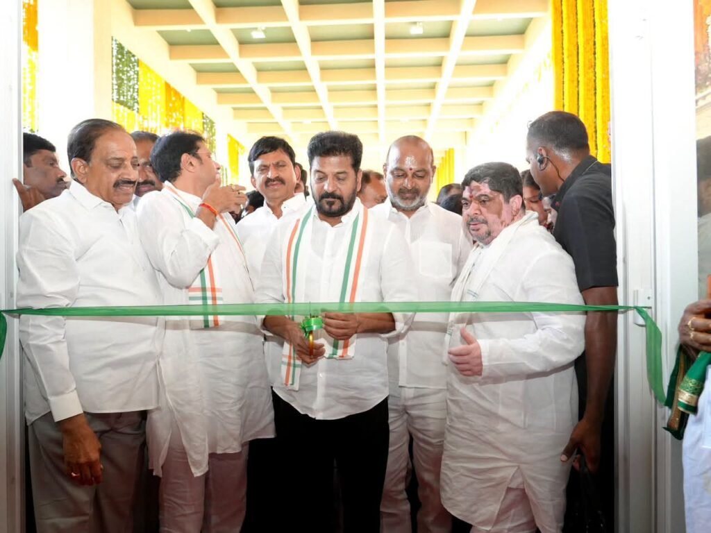 పేదలకు ప్రభుత్వ సంక్షేమ ఫలాలు అందించడంలో ఉద్యోగుల పాత్ర కీలకం: ముఖ్యమంత్రి రేవంత్ రెడ్డి