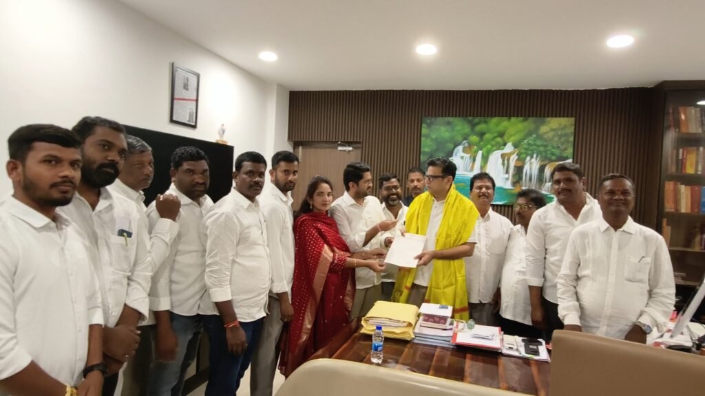 హుజురాబాద్ మున్సిపాలిటీ అభివృద్ధికి నిధుల మంజూరుకు: మంత్రి శ్రీధర్ బాబు హామీ
