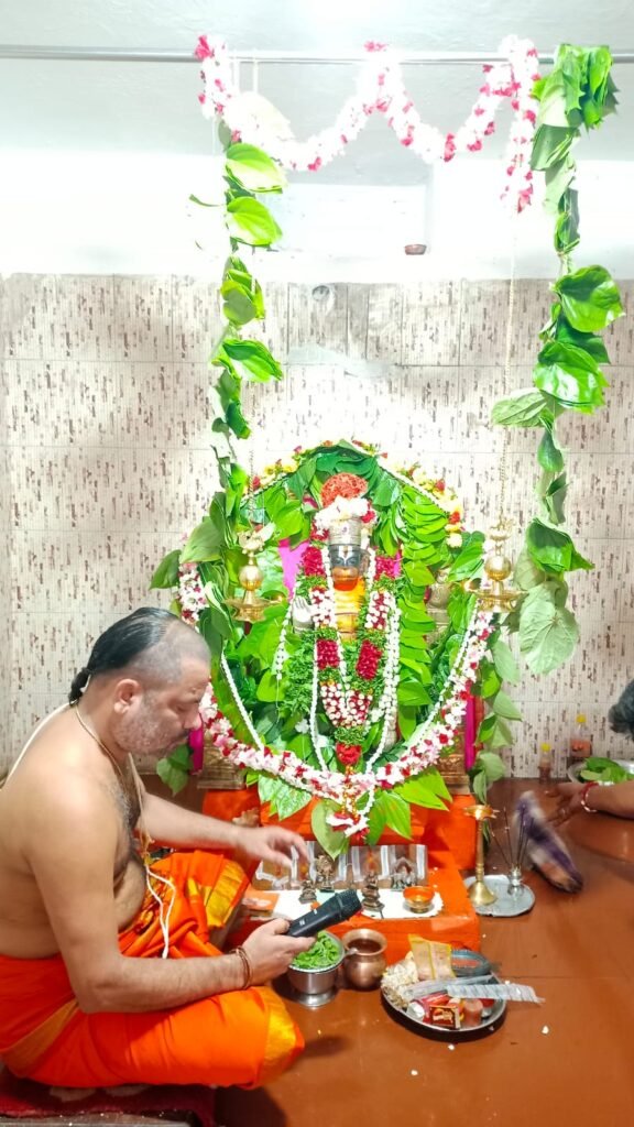 జమ్మికుంట అభయాంజనేయ స్వామికి 1,116 నాగవల్లి దళాలతో విశేష అర్చనలు