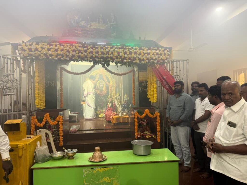 జమ్మికుంట శ్రీ భగవద్గీత జ్ఞాన మందిరంలో ఘనంగా శ్రీకృష్ణ జన్మాష్టమి ముందస్తు ప్రత్యేక పూజలు: పాల్గొన్న మున్సిపల్ చైర్మన్ మొలుగు ప్రశాంత్ కుమార్ దిలీప్