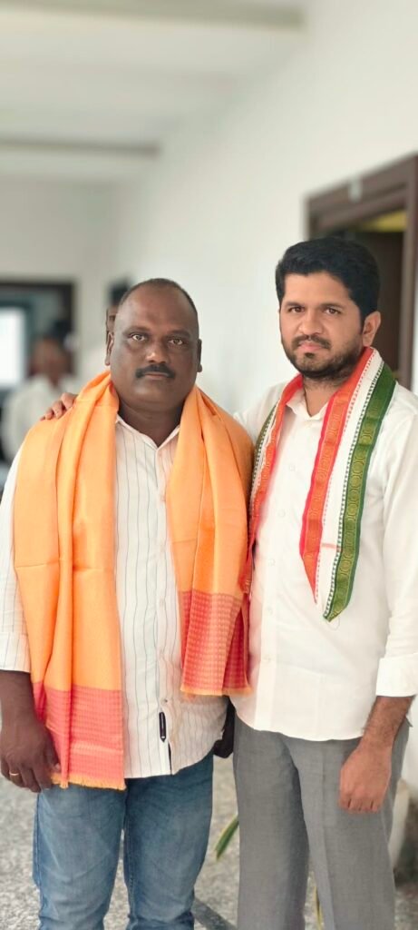 జమ్మికుంట మండల ఎస్సీ సెల్ అధ్యక్షుడిగా దొగ్గల భాస్కర్ నియామకం