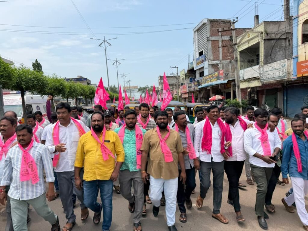 కాంగ్రెస్ 1,000 రోజుల వైఫల్య పాలనపై బీఆర్‌ఎస్ నిరసన: జమ్మికుంటలో ఆటో కార్మికులకు మద్దతుగా భారీ ర్యాలీ