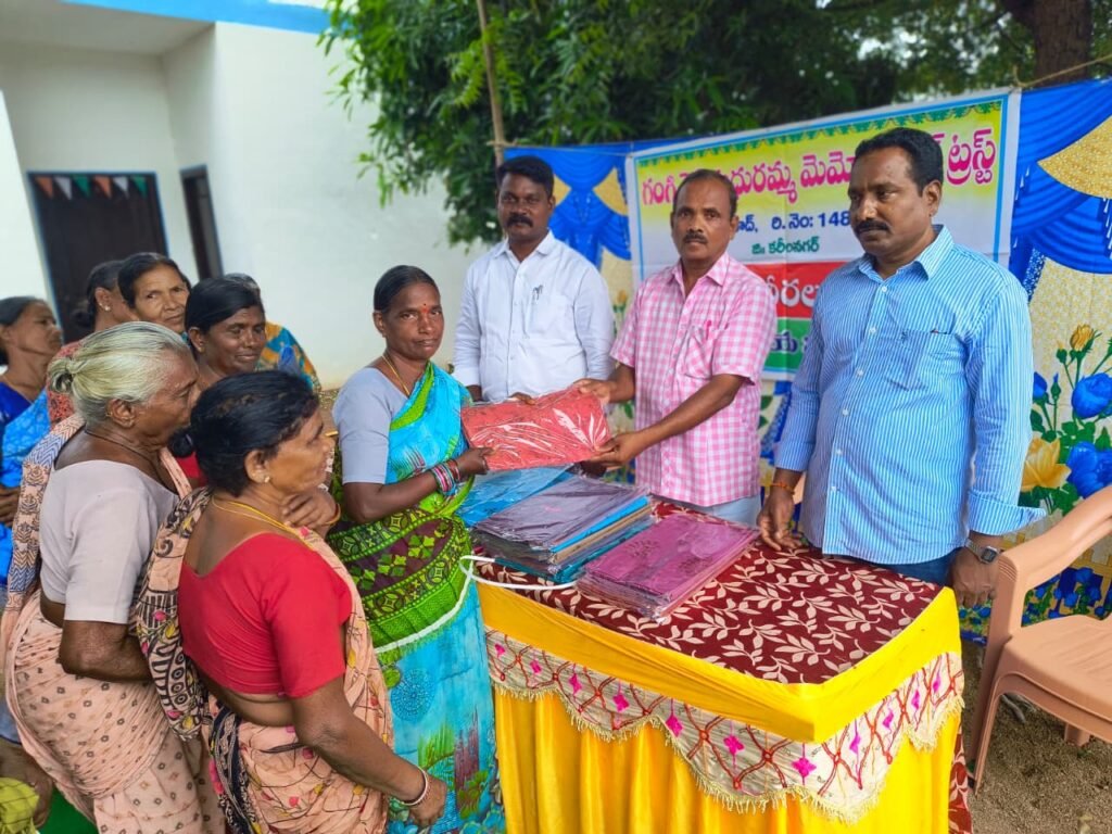 పేద వృద్ధ మహిళలకు మధురమ్మ ట్రస్ట్ చేయూత: 40 మందికి చీరల పంపిణీ