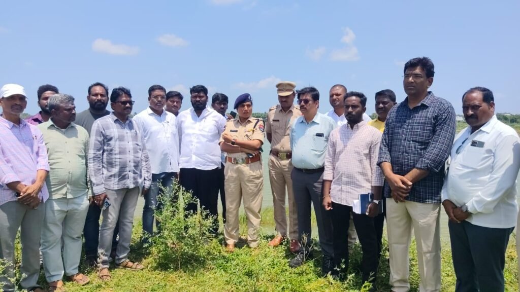 నాయిని చెరువు వద్ద గణేష్ నిమజ్జన ఏర్పాట్లను పరిశీలించిన మున్సిపల్ చైర్మన్, ఏసీపీ , అధికారులు