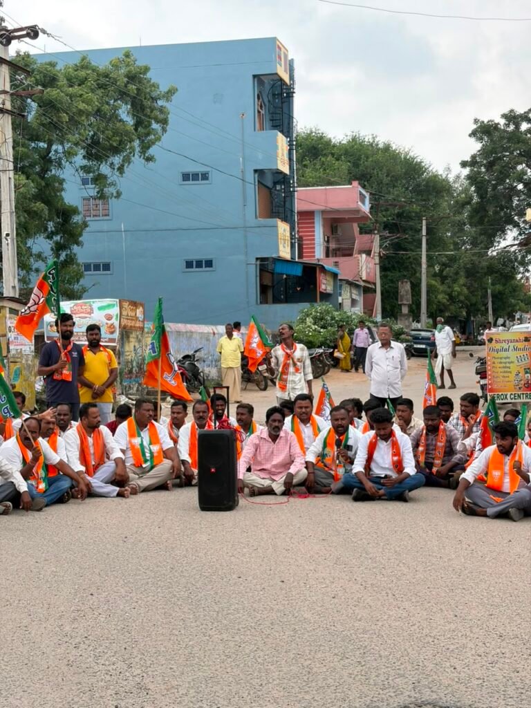 రైతుల సమస్యల పరిష్కారానికి సైదాపూర్‌లో బీజేపి రాస్తారోకో.. పలువురి అరెస్ట్