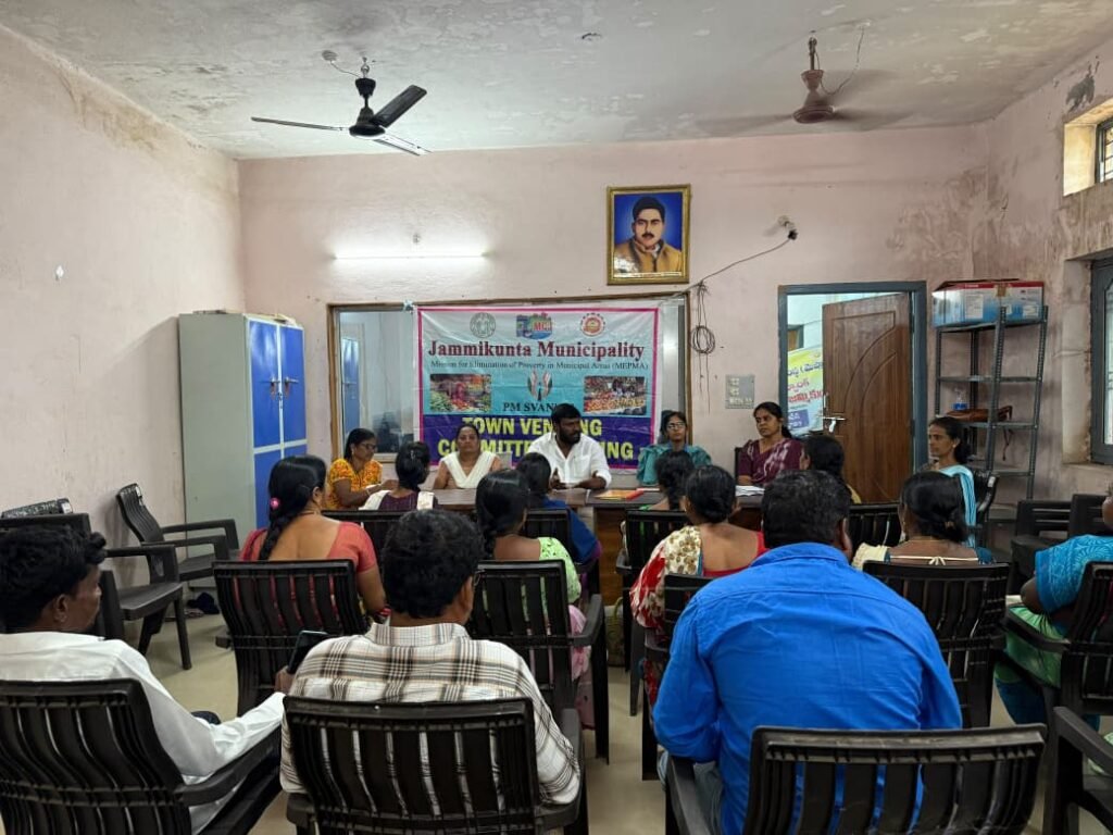 వీధి వ్యాపారులతో మున్సిపల్ చైర్మన్ మొలుగు ప్రశాంత్ కుమార్ ప్రత్యేక సమావేశం తీసుకున్న రుణాలను క్రమం తప్పకుండా చెల్లించాలని పిలుపు