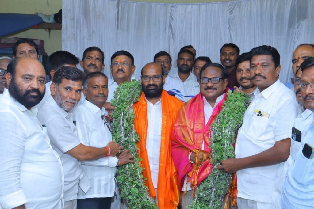 జిన్నింగ్ మిల్స్ సంఘం నూతన ప్రజాప్రతినిధులకు అడ్తి దారుల సంఘం ఆధ్వర్యంలో ఘన సన్మానం