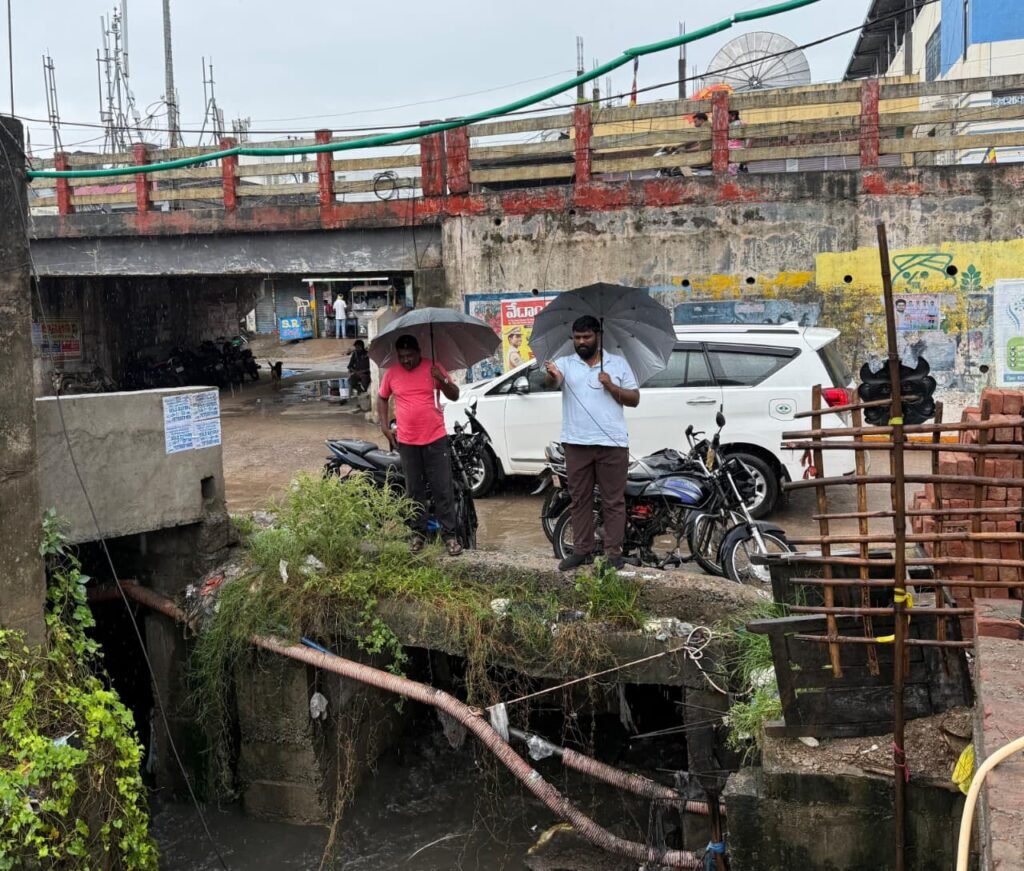 మున్సిపాలిటీలో ముమ్మరంగా వర్షాకాల అత్యవసర తనిఖీలు: వార్డుల్లో పర్యటించిన చైర్మన్ మొలుగు ప్రశాంత్ కుమార్