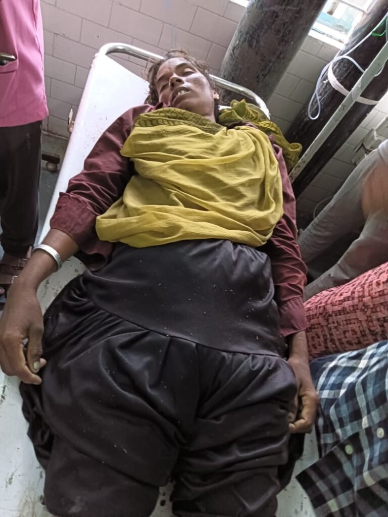 పొలంలో పనులు చేస్తుండగా విరుచుకుపడ్డ పిడుగు.. మహిళ అక్కడికక్కడే మృతి, ఇద్దరికి తీవ్ర గాయాలు