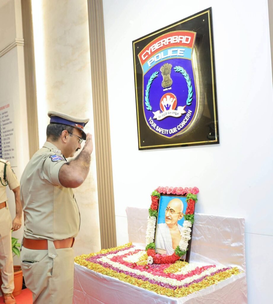 గాంధీజీ ఆశయాలు ప్రగతికి దిక్సూచి: సైబరాబాద్ పోలీస్ కమిషనర్ డా. ఎం. రమేష్